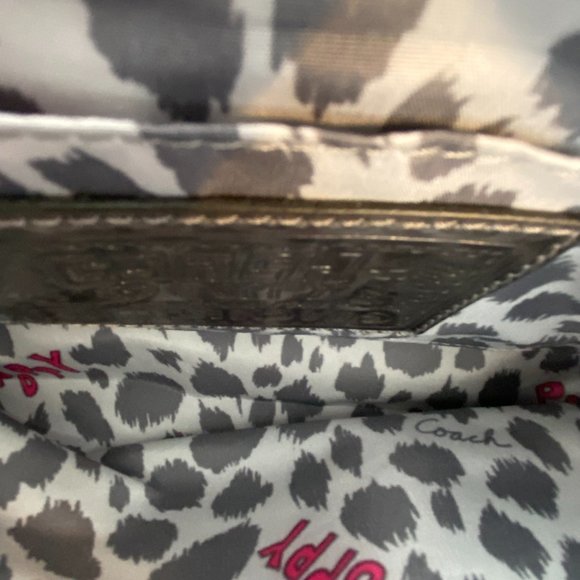 Coach Vintage purple patent wristlet or shoulder bag NWOT rare color - Picture 6 of 6